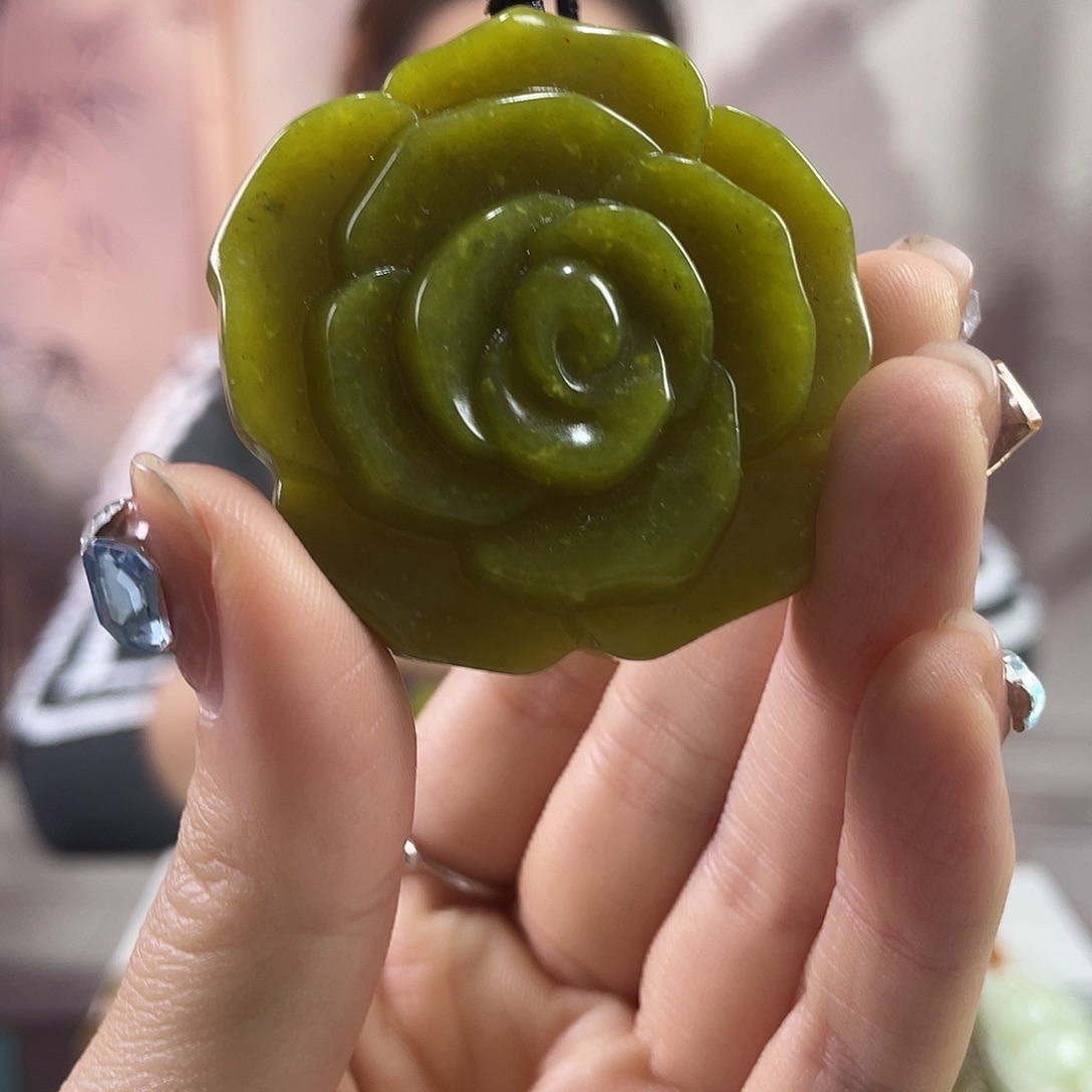 岫玉未镶嵌颈饰岫玉未镶嵌劲饰