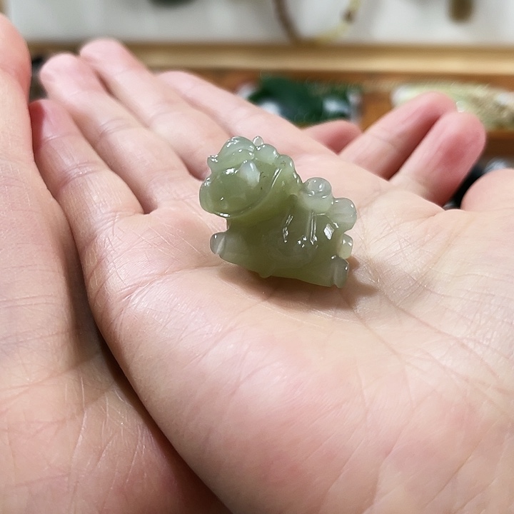 大***m和田玉未镶嵌颈饰