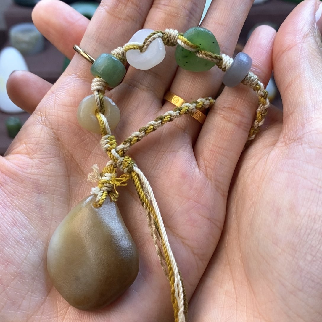 和田玉颈饰未镶嵌