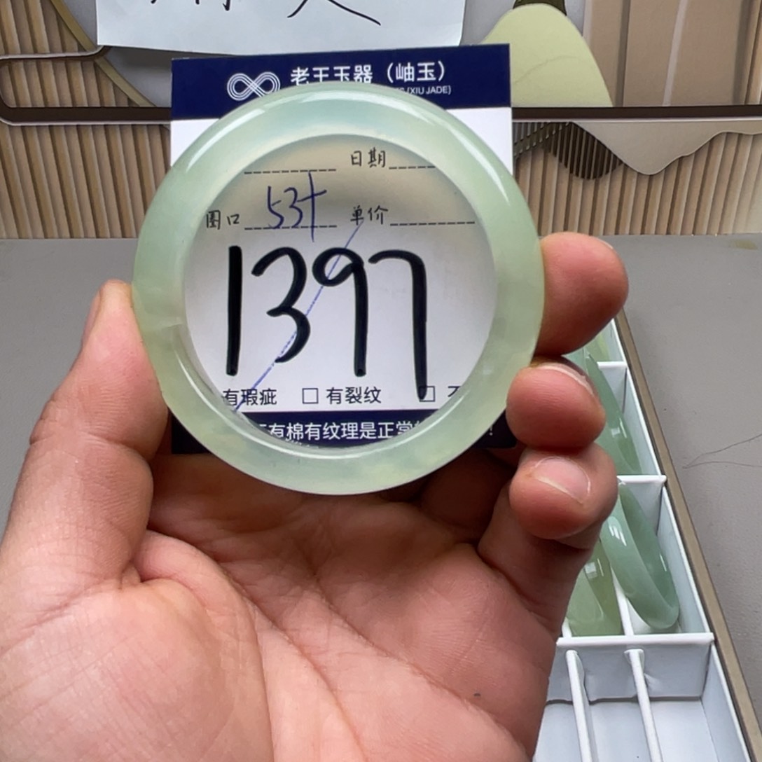 岫玉手镯手镯未镶嵌