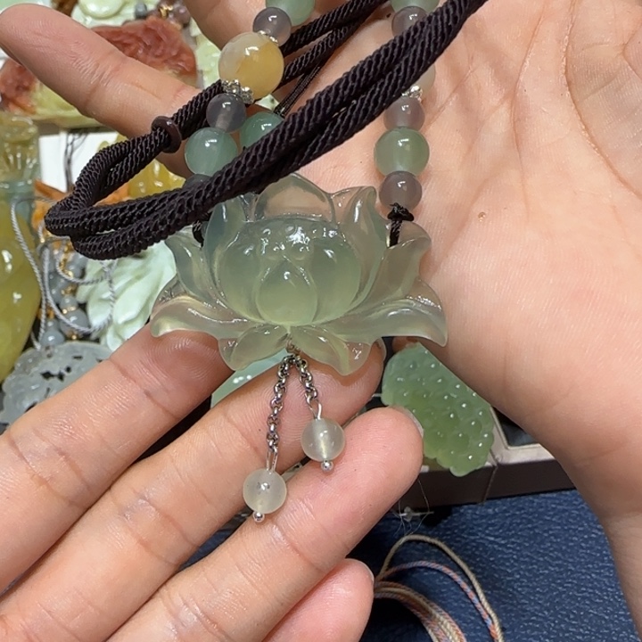 蛇纹石玉未镶嵌吊坠