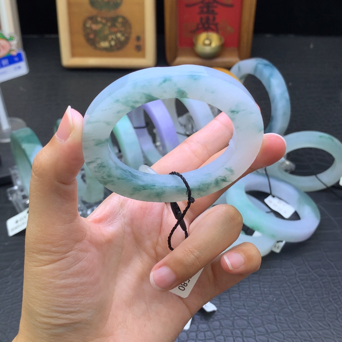 定制翡翠未镶嵌翡翠手镯