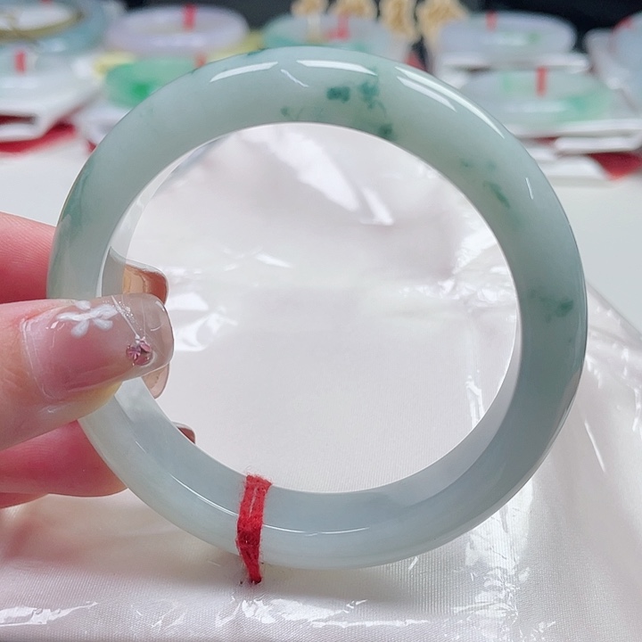 翡翠手镯未镶嵌缅甸