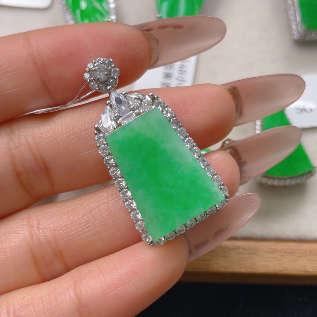 翡翠颈饰银S925镶嵌翡翠