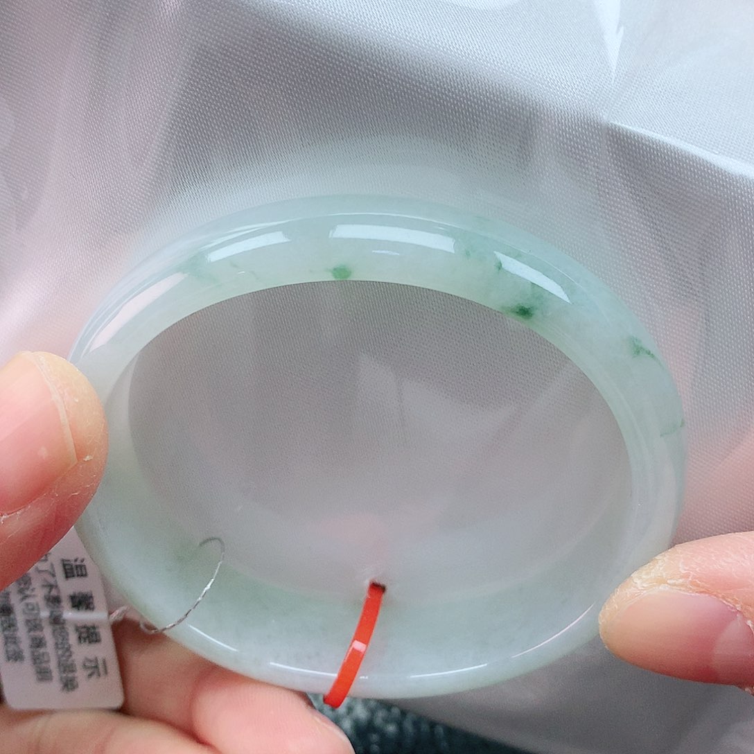 翡翠手镯未镶嵌52贵