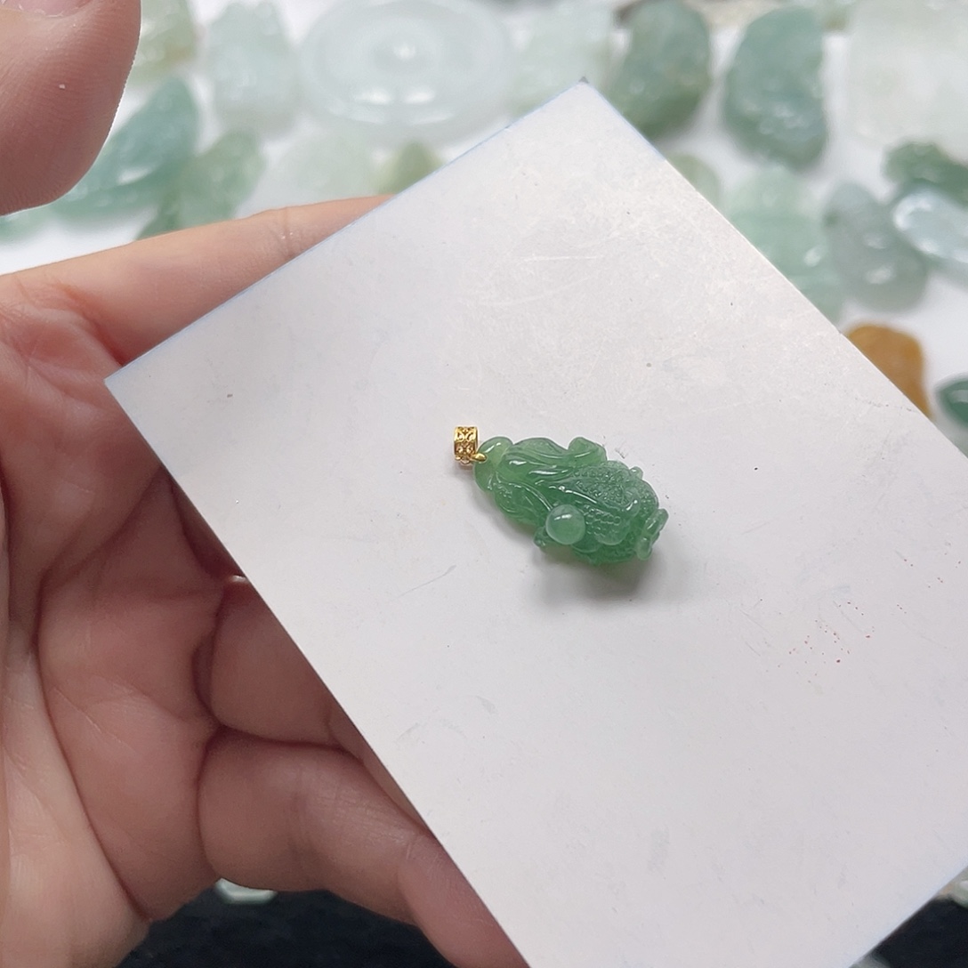 馨***翡翠未镶嵌颈饰白菜