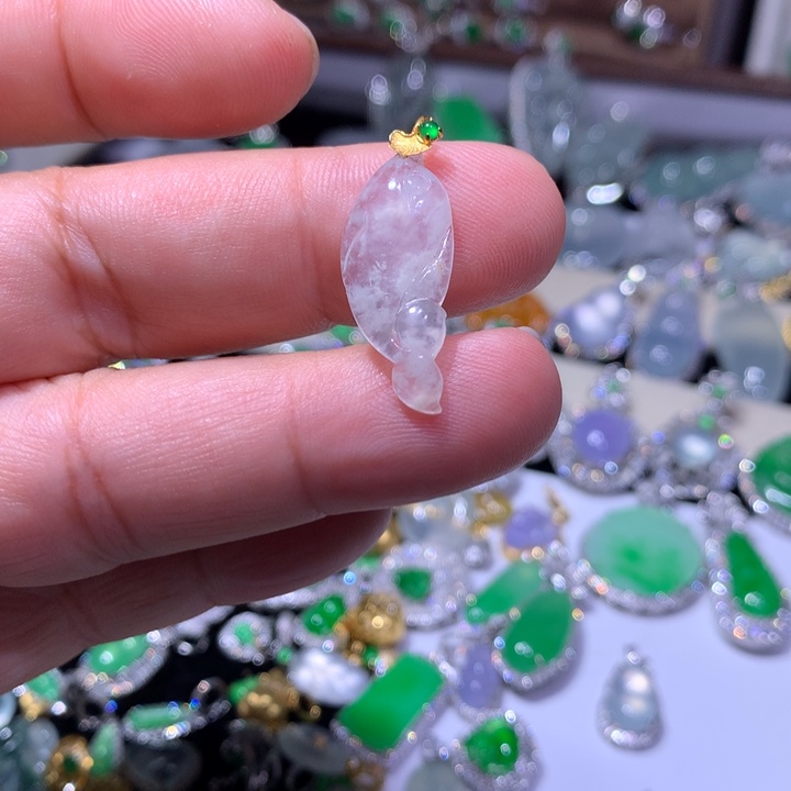 颈饰18K金镶嵌翡翠