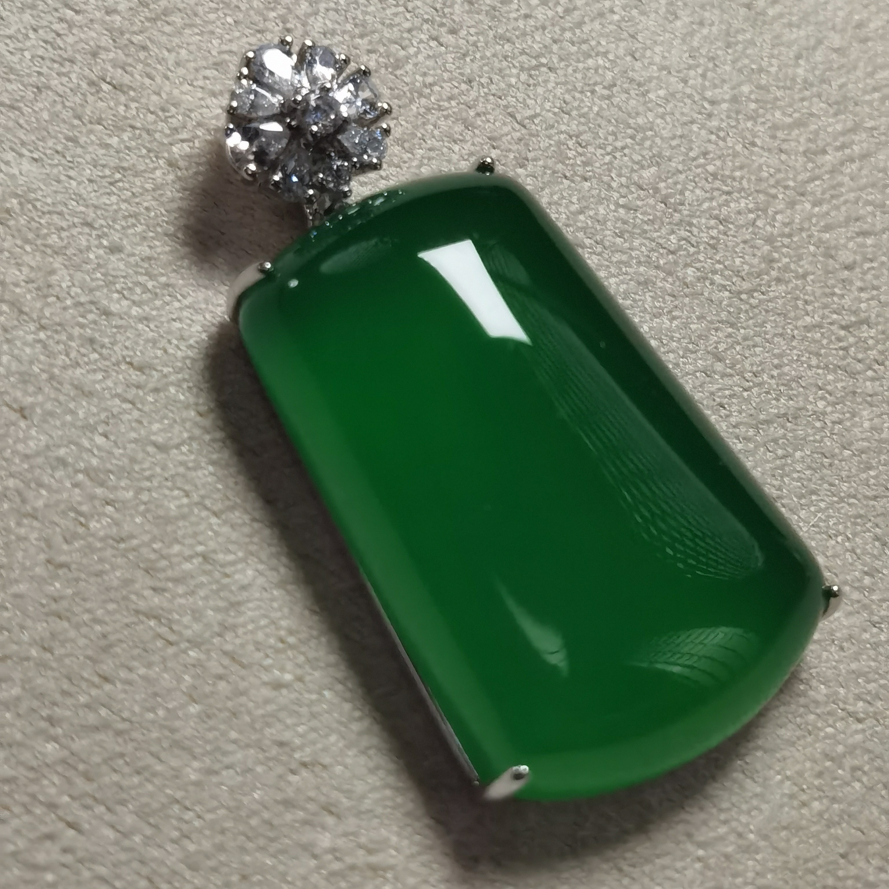 925银镶嵌玉髓满绿平安无事牌