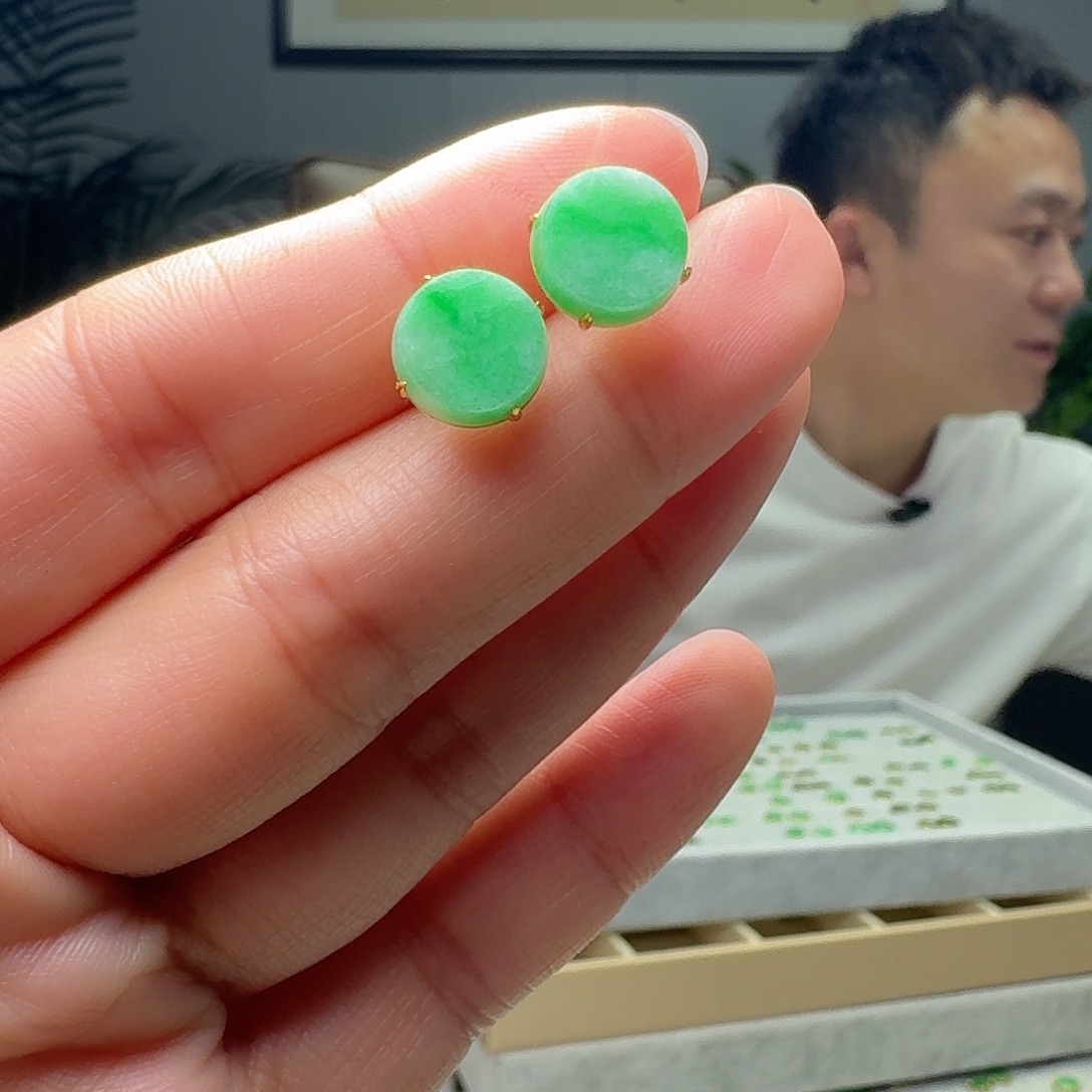 翡翠18K金镶嵌耳饰天然