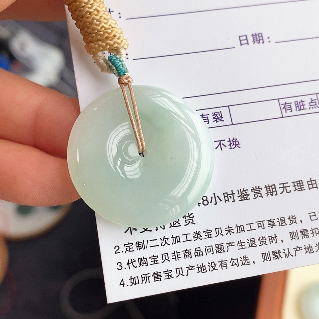 翡翠颈饰未镶嵌翡翠首饰