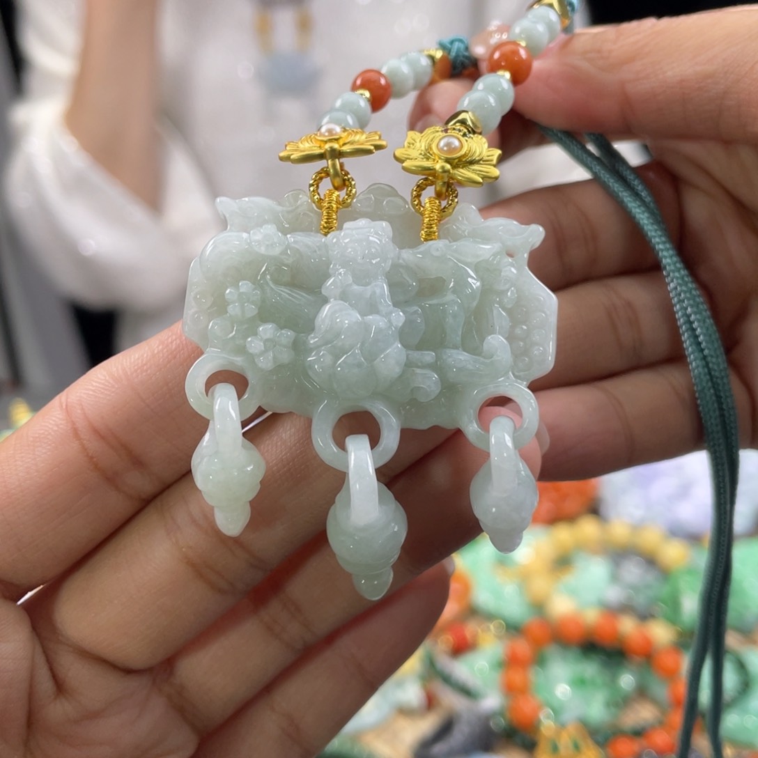 翡翠颈饰未镶嵌代编织