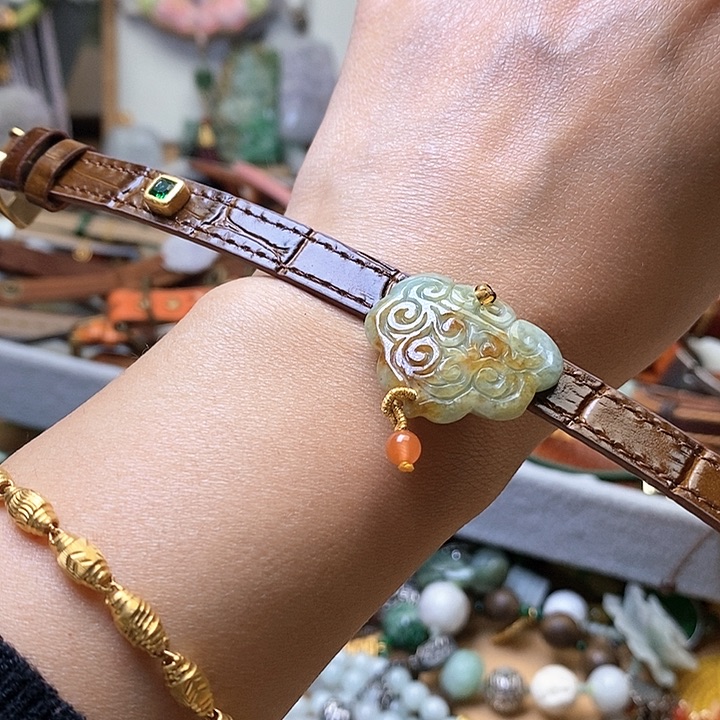 翡翠颈饰未镶嵌如意手牌25