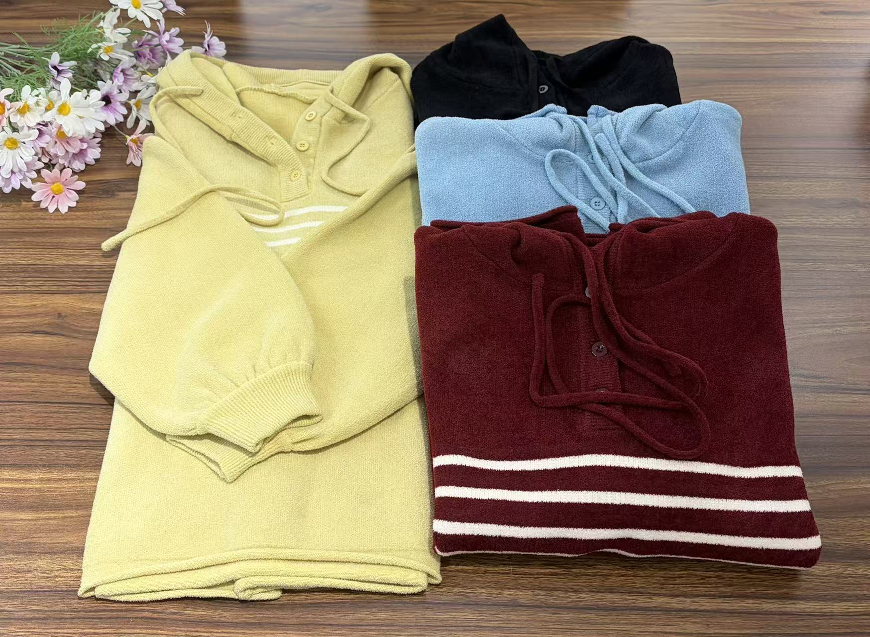 胖向向冬装新款9017（200斤以内穿）简约大方连帽拼接条纹针织