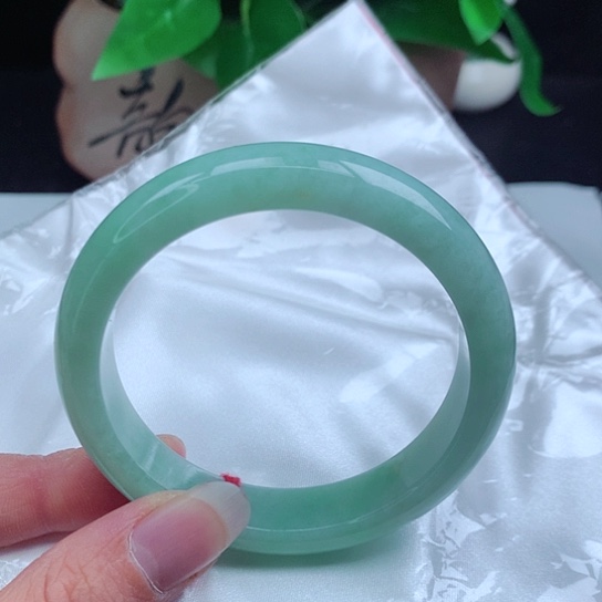 翡翠手镯未镶嵌       正圈56 果绿色