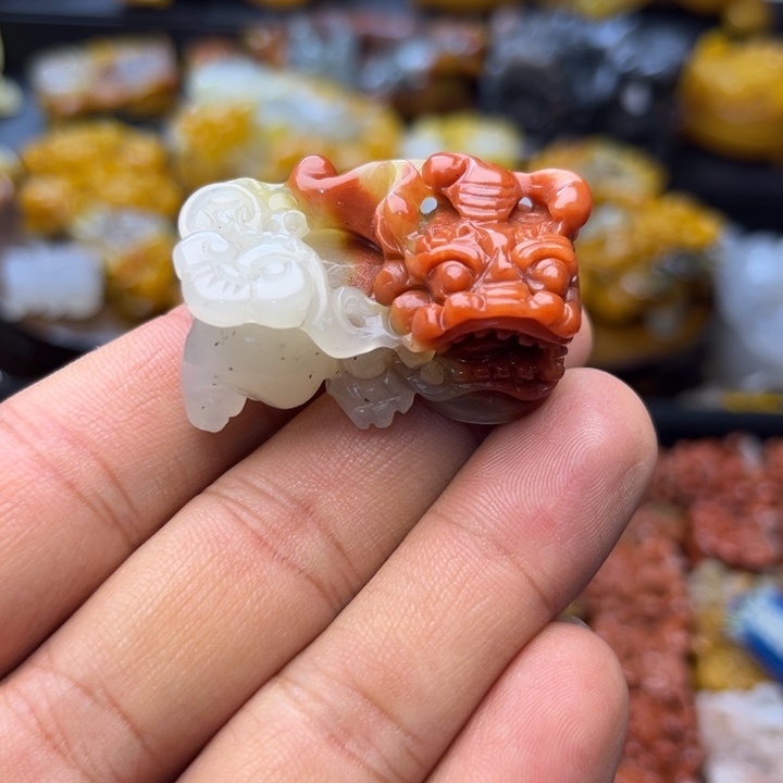石英质玉（黄龙玉）未镶嵌颈饰
