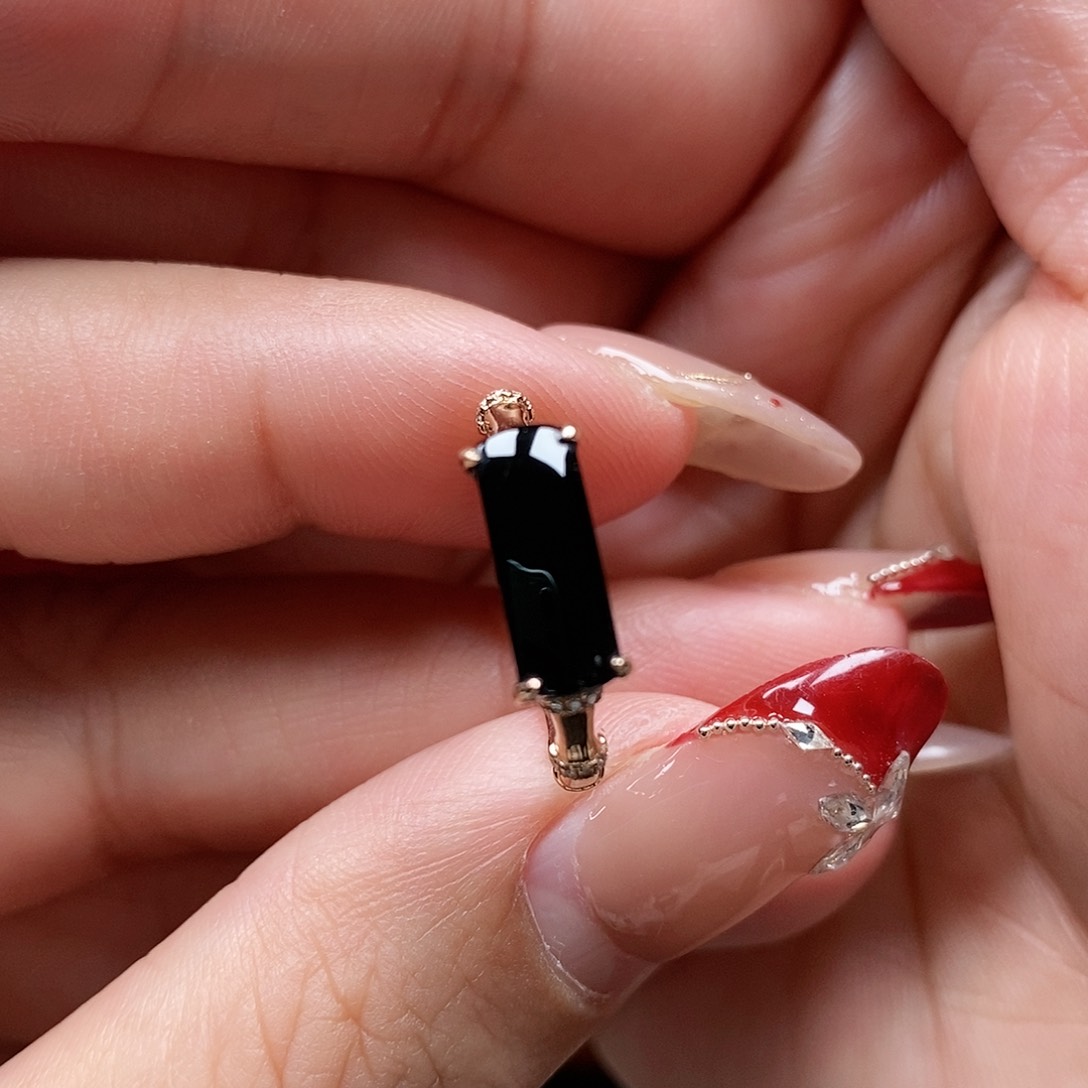 翡翠戒指18K金镶嵌墨翠