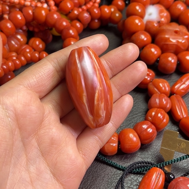 颈饰琉璃丁*生琉璃……… 