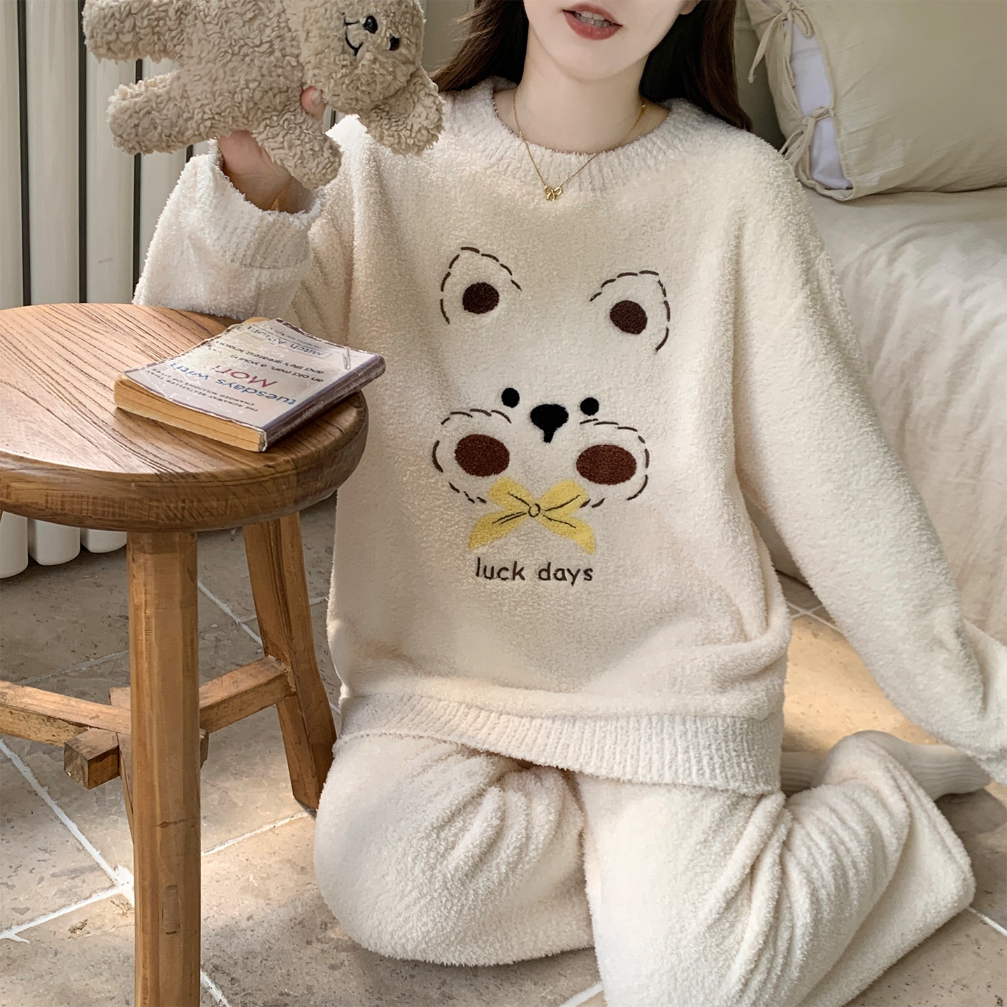 秋冬季睡衣女款爆款2025新款珊瑚绒加厚加绒保暖家居服半边绒套装