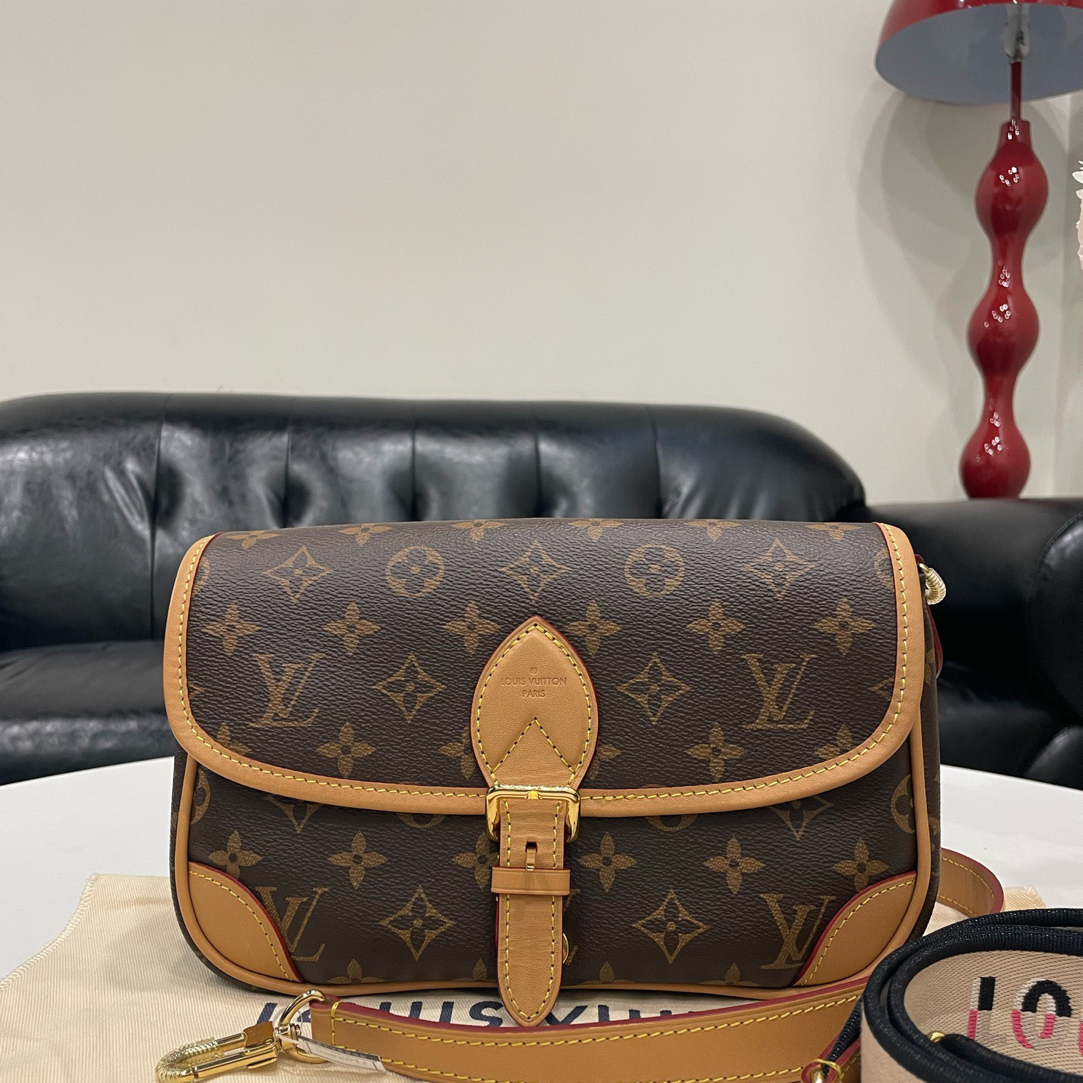 95新 LouisVuitton/路易威登 法棍老花黑肩带斜挎包