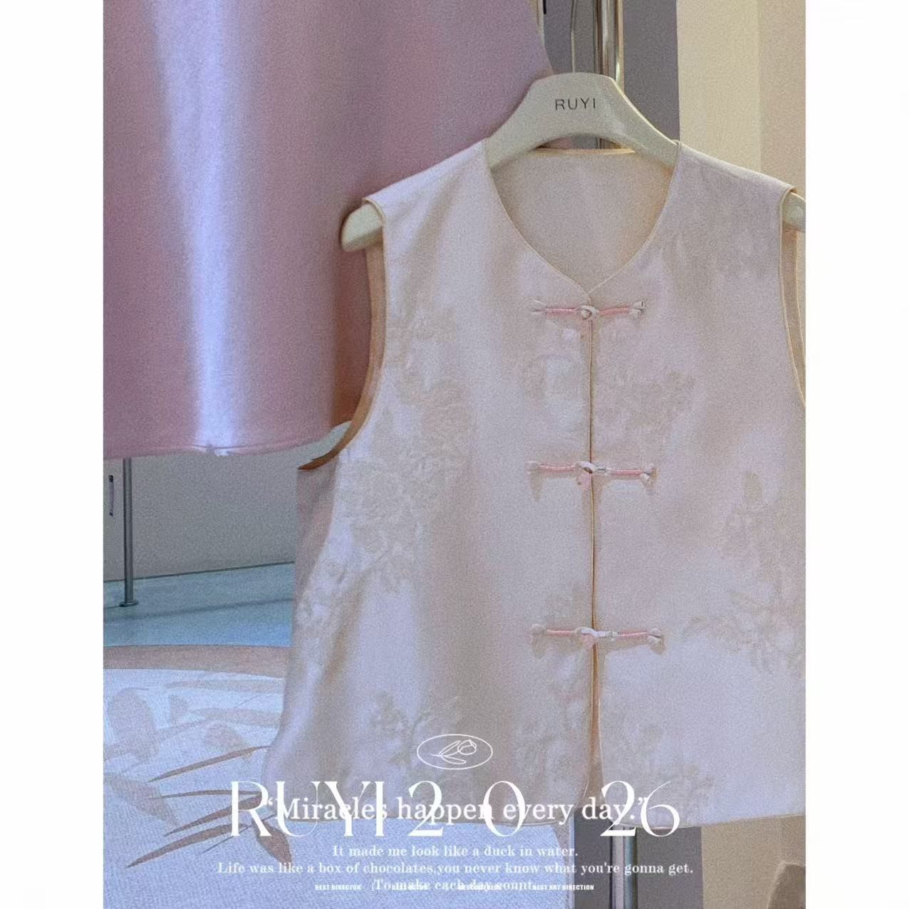 入艺入艺899【YI粉佳人】手工刺绣定制提花国风马甲-RY24009