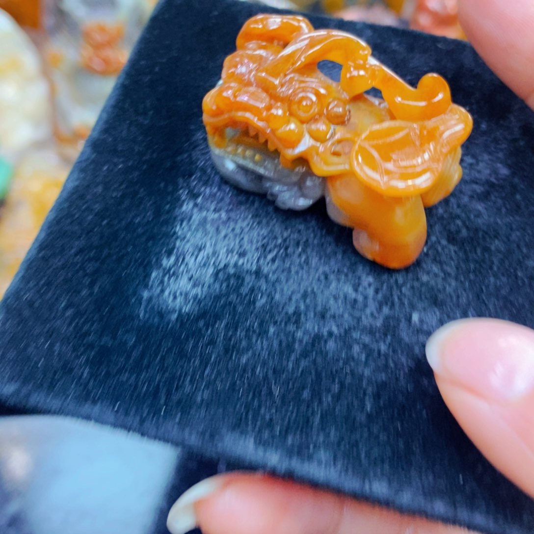 未镶嵌石英质玉（黄龙玉）吊坠(不含链)