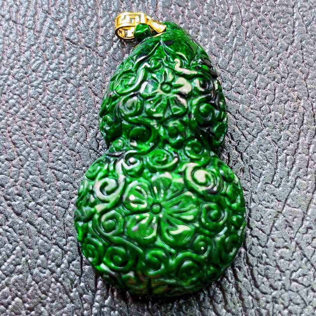 颈饰18K金镶嵌翡翠