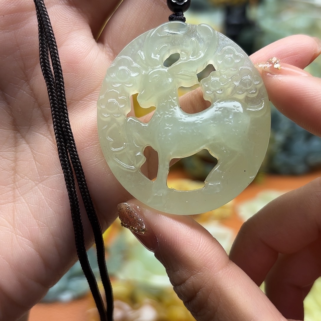 蛇纹石玉未镶嵌吊坠