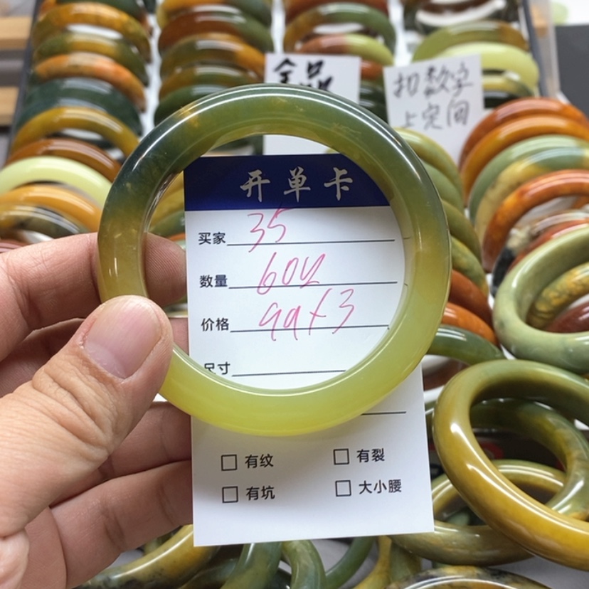【闪购商品】蛇纹石玉未镶嵌手镯冒*泡