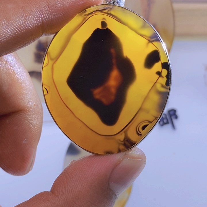 玛瑙/玉髓颈饰未镶嵌