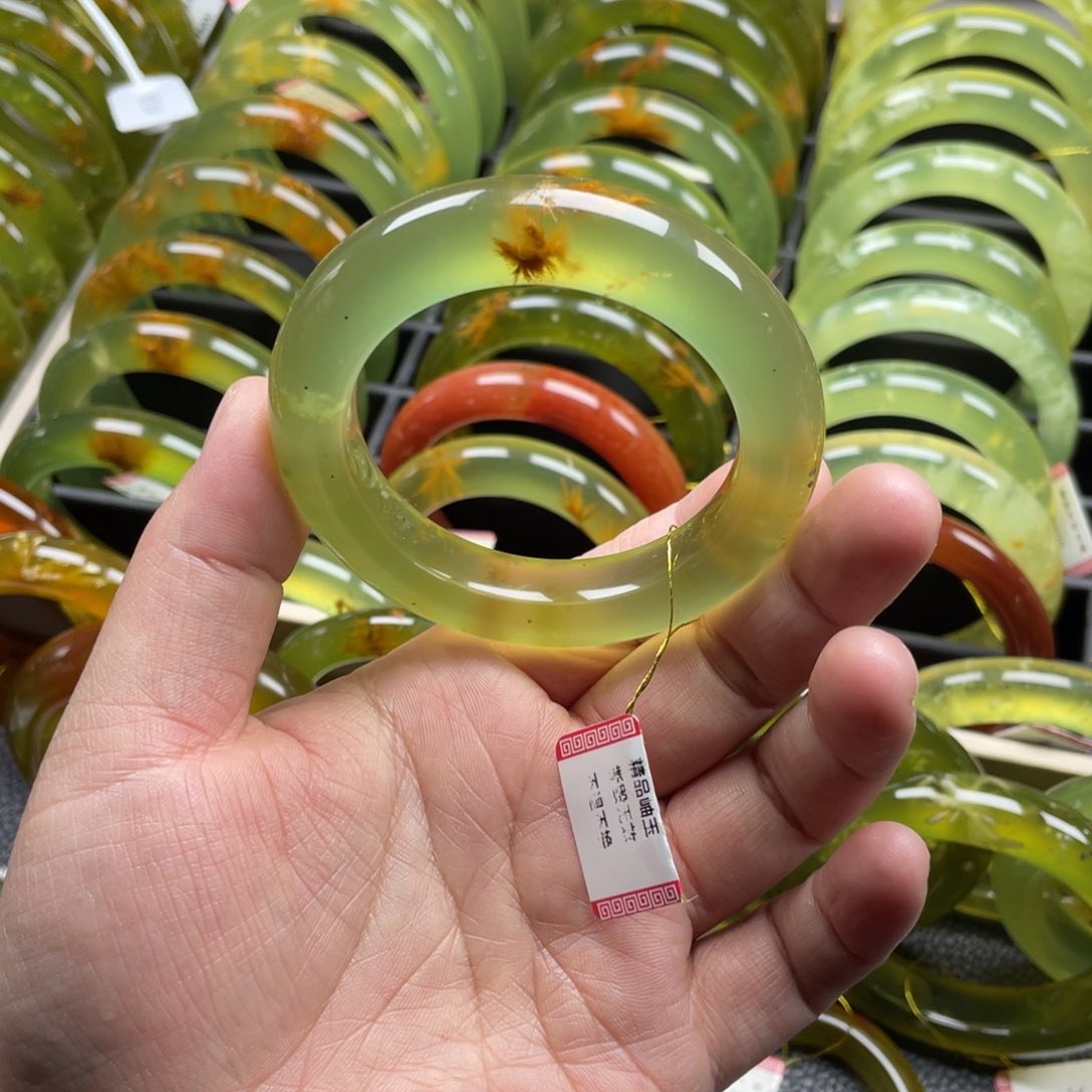 未镶嵌蛇纹石玉手镯有瑕