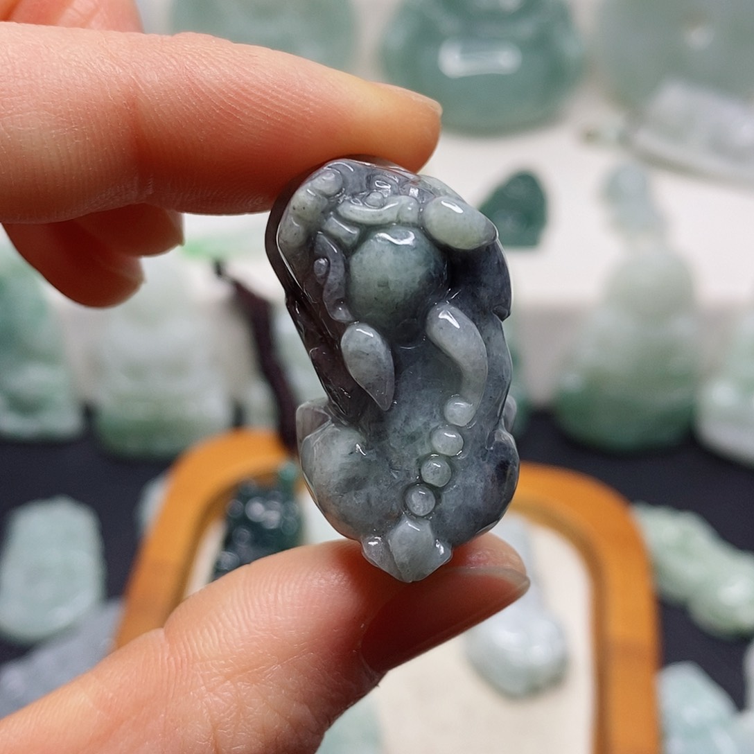 翡翠颈饰未镶嵌吊坠