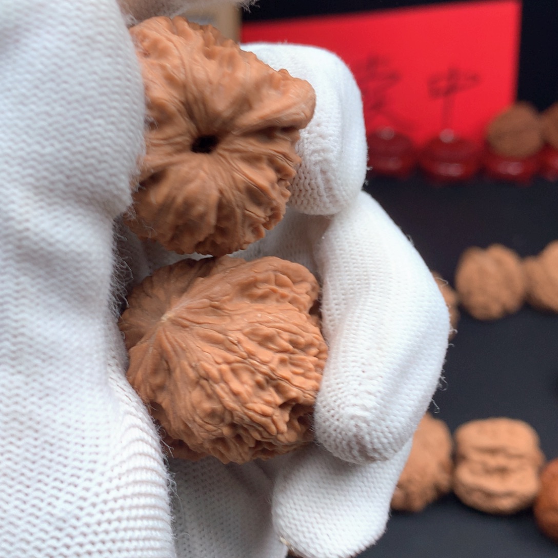 文玩核桃吊坠绣球