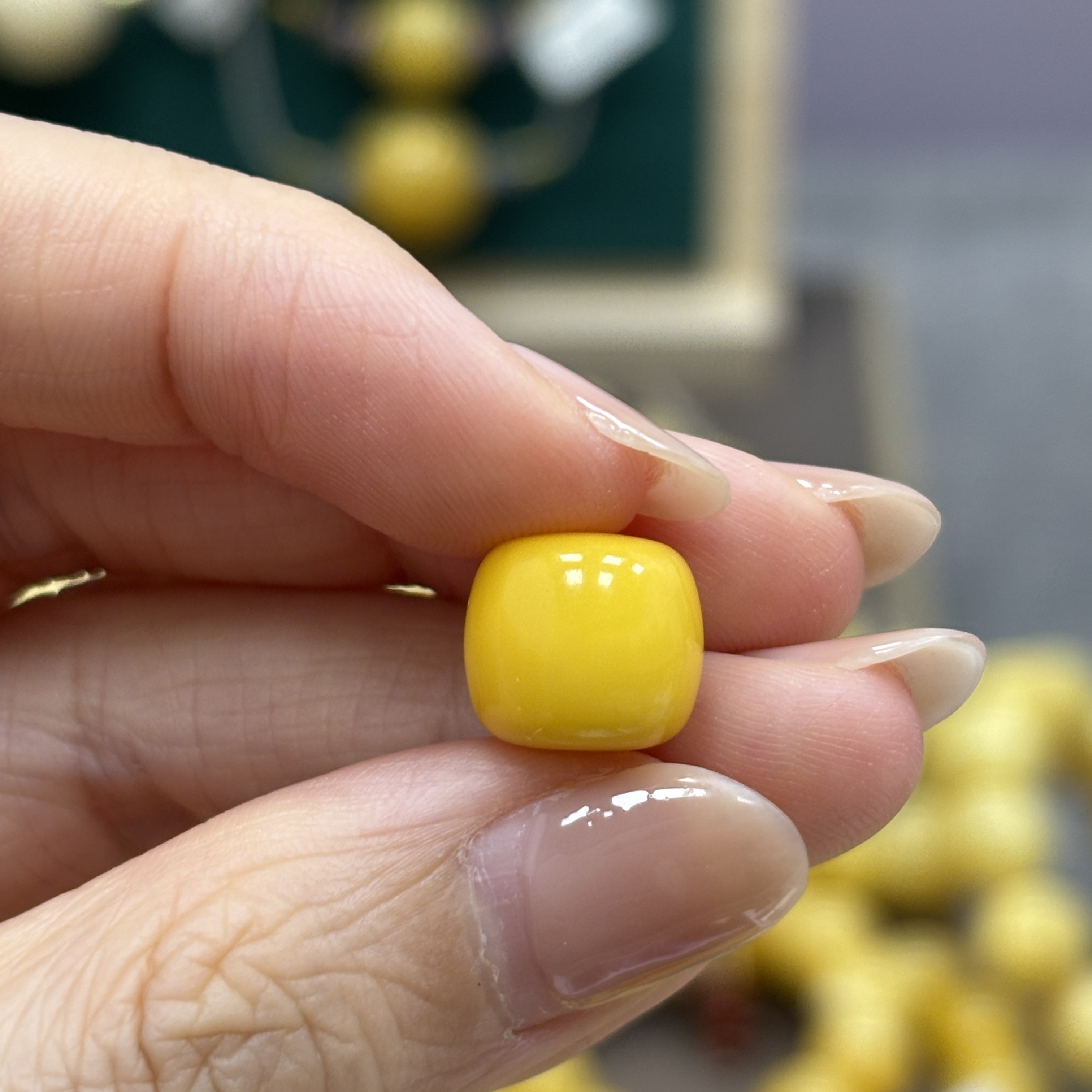11.0*9.9mm 小妖珠宝天然原矿琥珀蜜蜡
