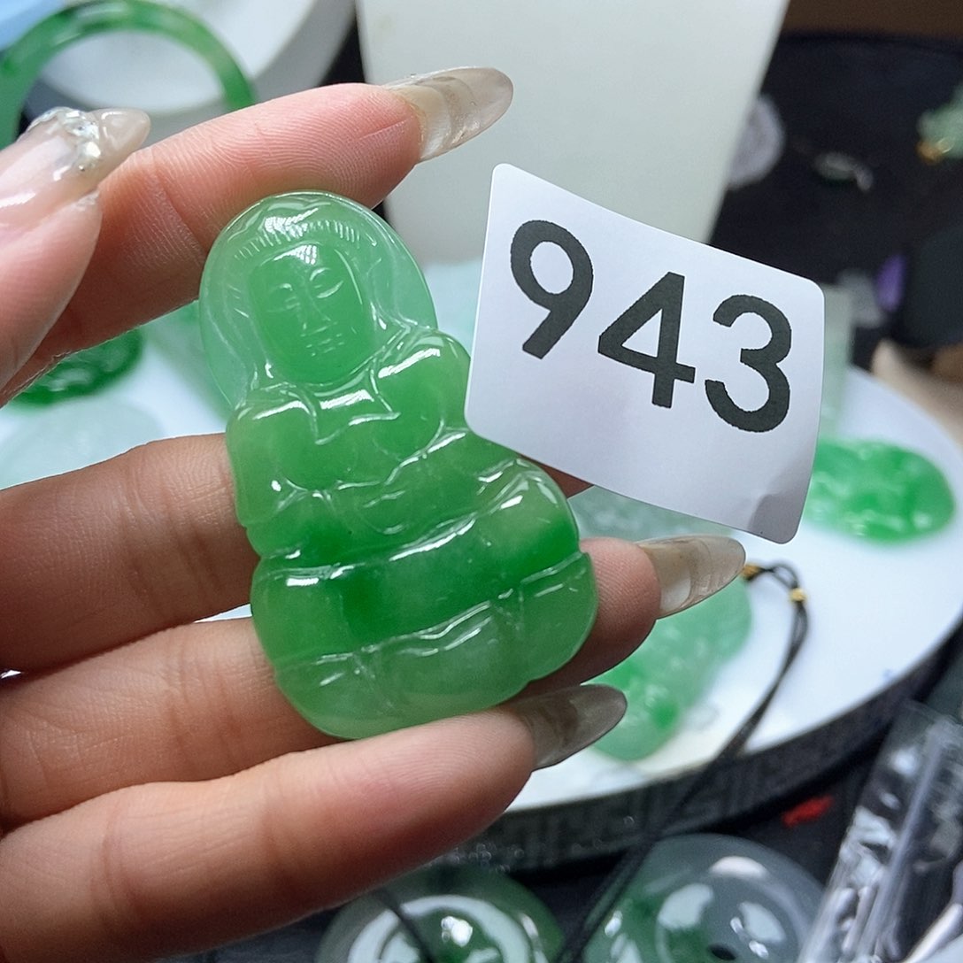 翡翠吊坠(赠链)未镶嵌