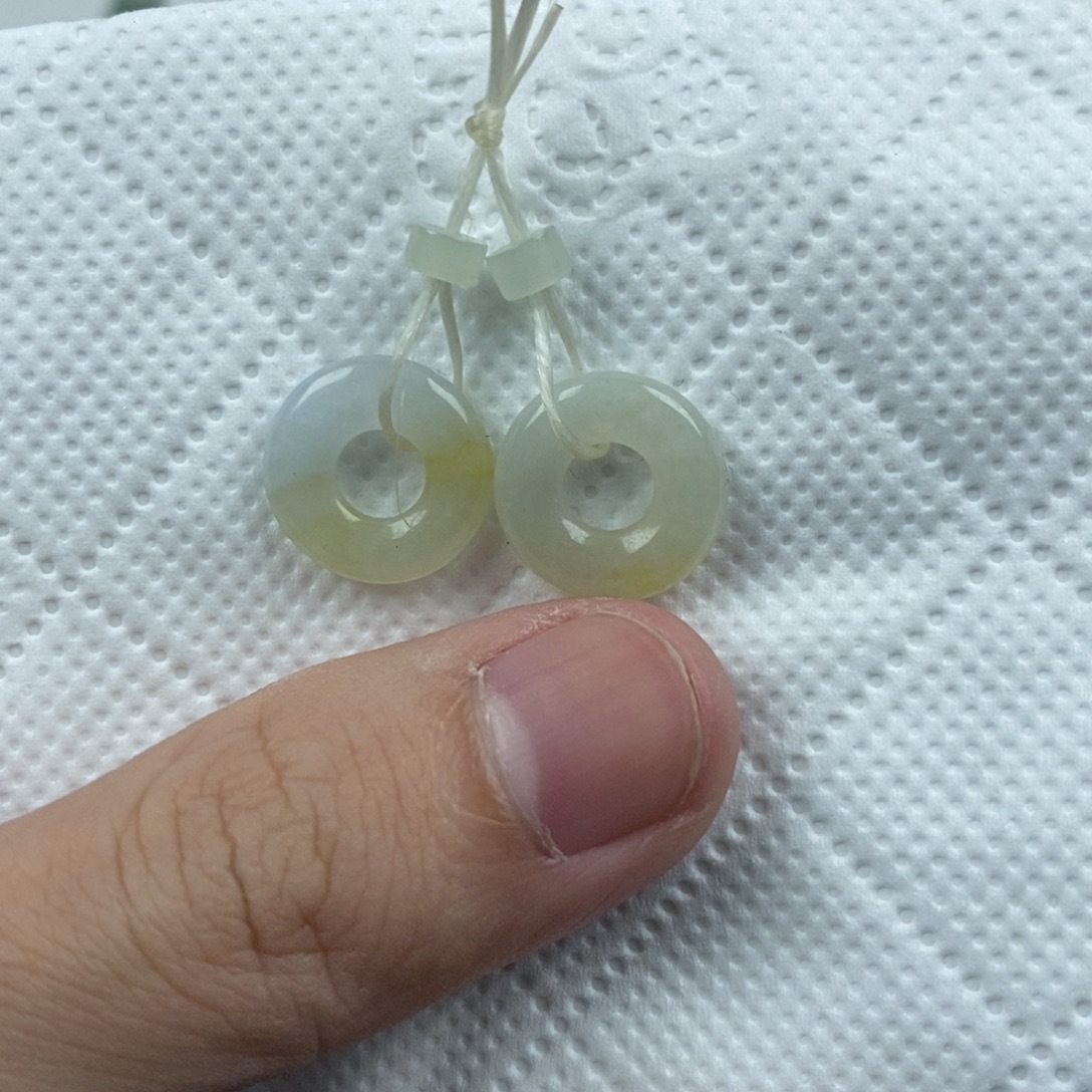 翡翠未镶嵌颈饰甜甜圈
