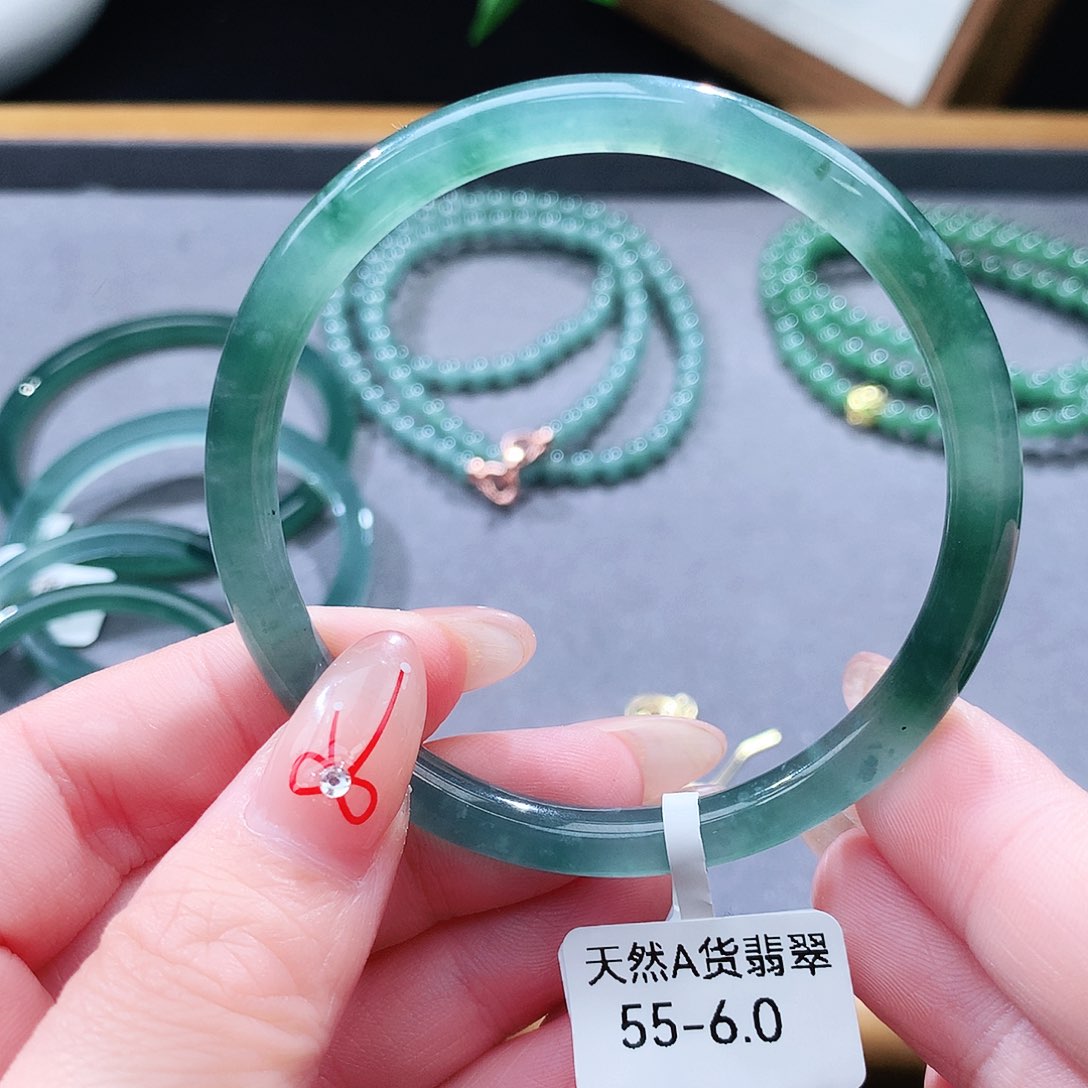 翡翠手镯（圆镯）未镶嵌