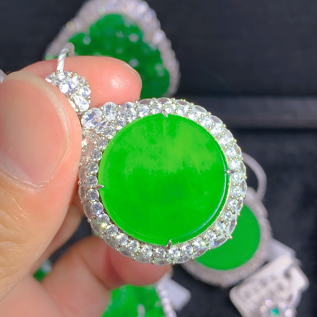 翡翠颈饰银S925镶嵌吊坠