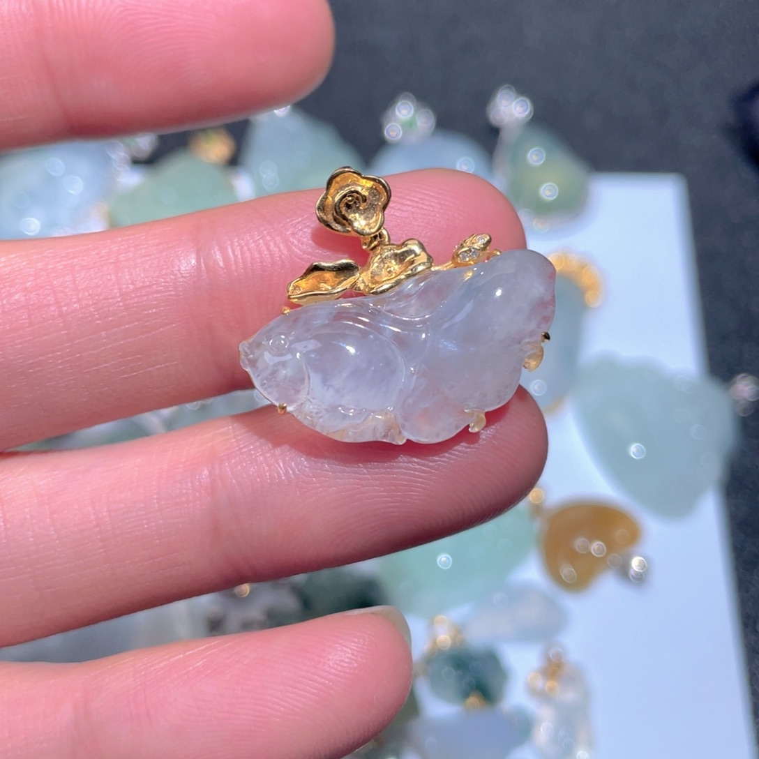 翡翠颈饰18K金镶嵌翡翠