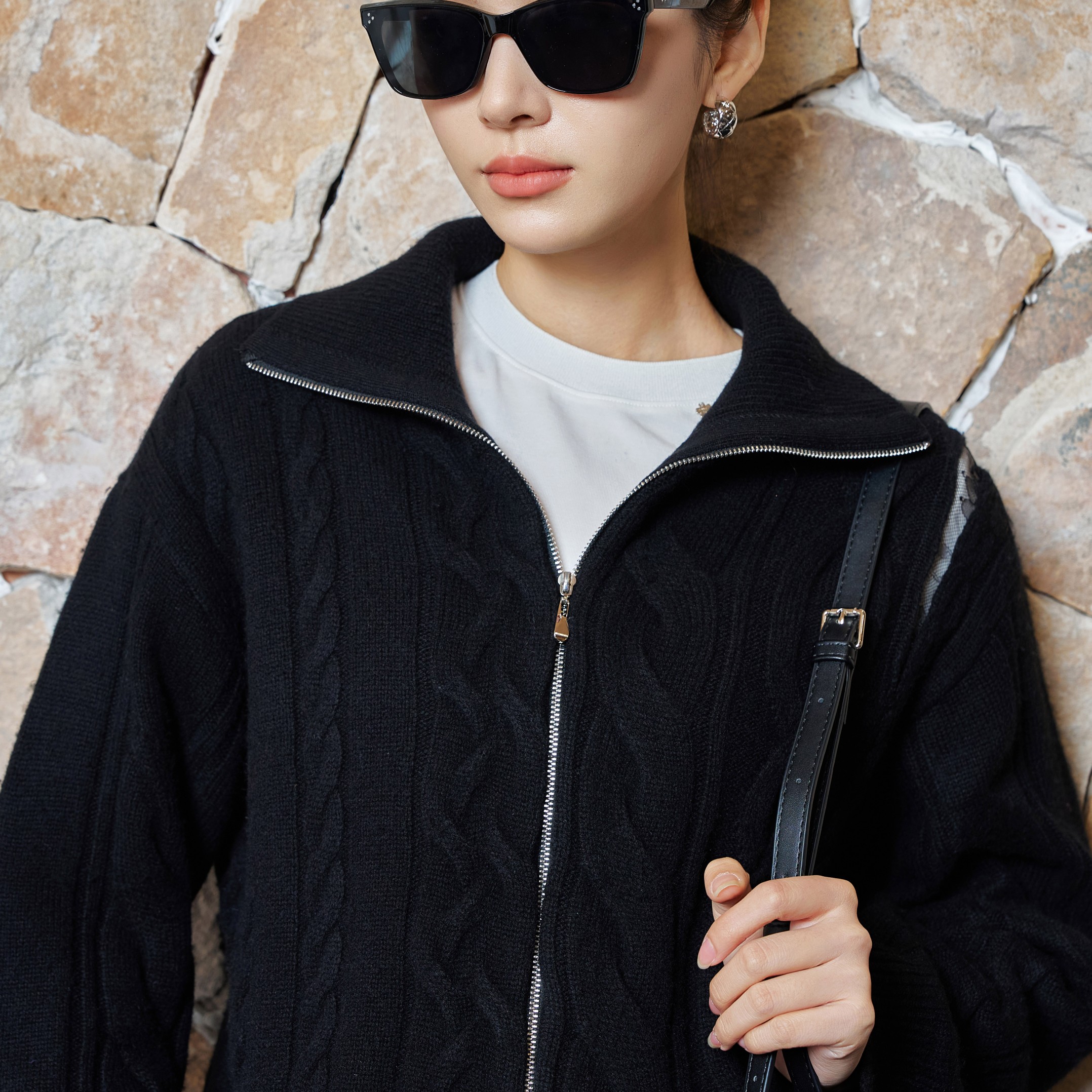 俪研【LIVELY・YAN】77608翻领冬季宽松型针织衫连帽时尚设计师韩版