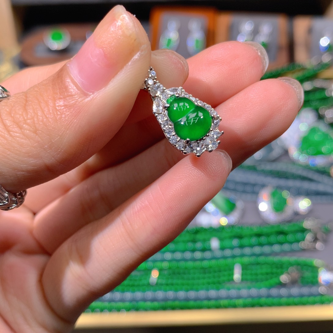 翡翠手链未镶嵌天然翡翠