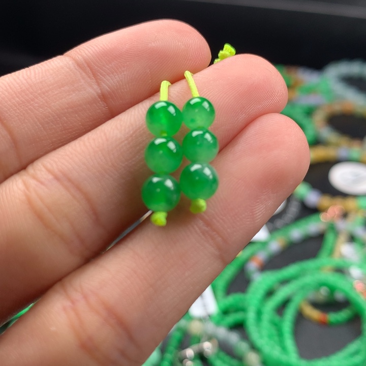 翡翠手镯未镶嵌卡