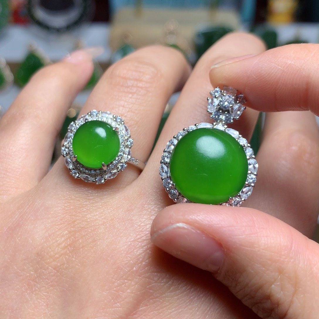 和田玉（碧玉）戒指吊坠两件套未镶嵌