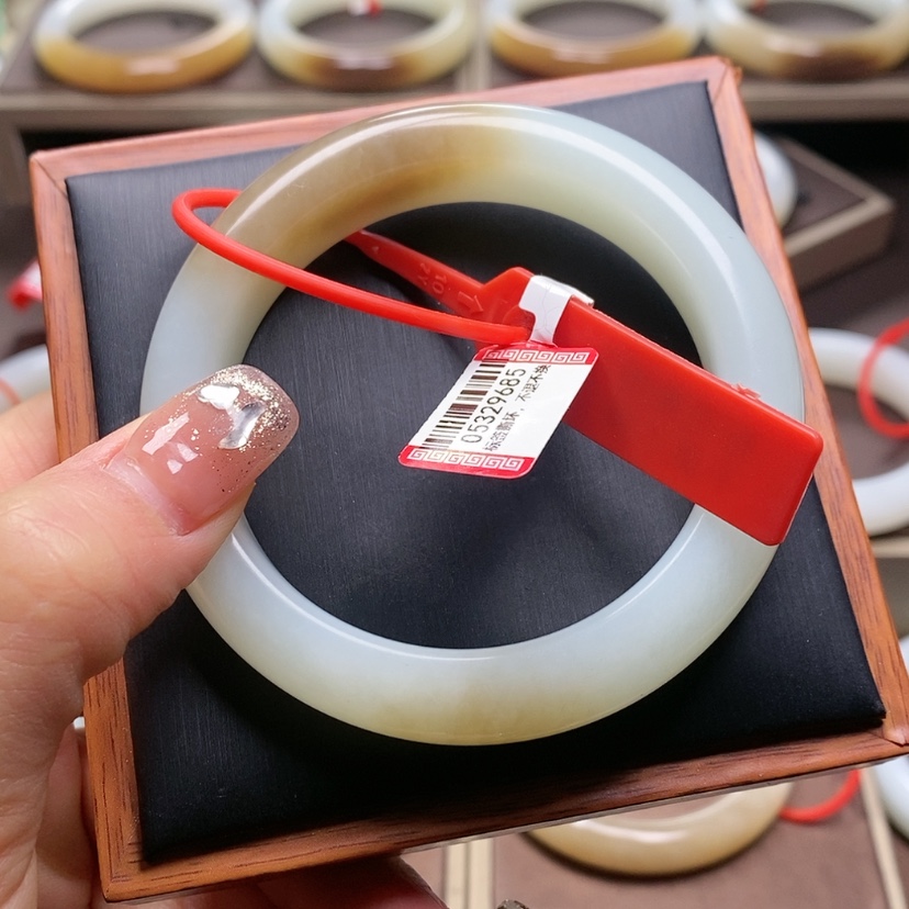 【闪购商品】和田玉手镯未镶嵌