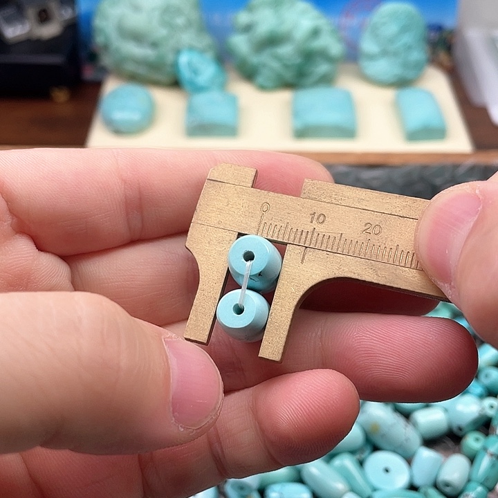 绿松石颈饰未镶嵌