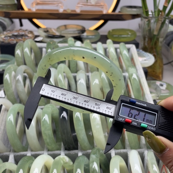 蛇纹石玉未镶嵌手镯128