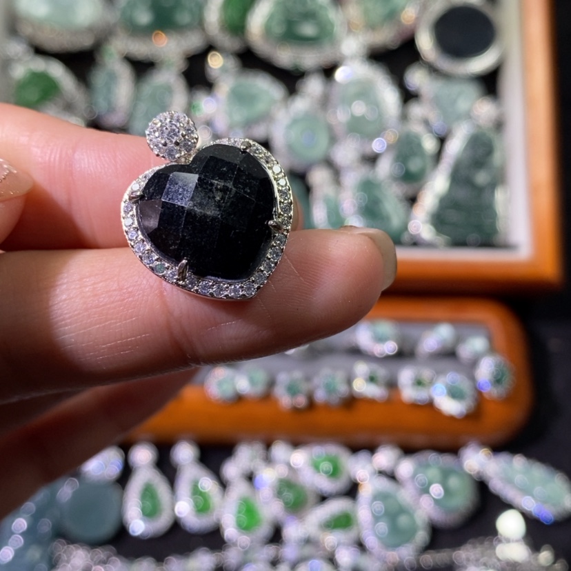 【闪购商品】翡翠颈饰未镶嵌天然