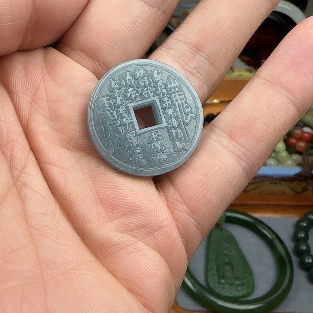 翡翠未镶嵌颈饰福利山鬼