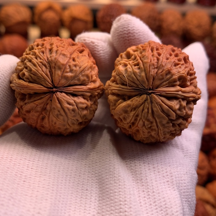 文玩核桃吊坠金*子48哦哦哦哦