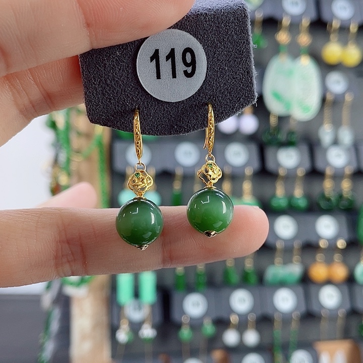 18K金镶嵌和田玉耳饰