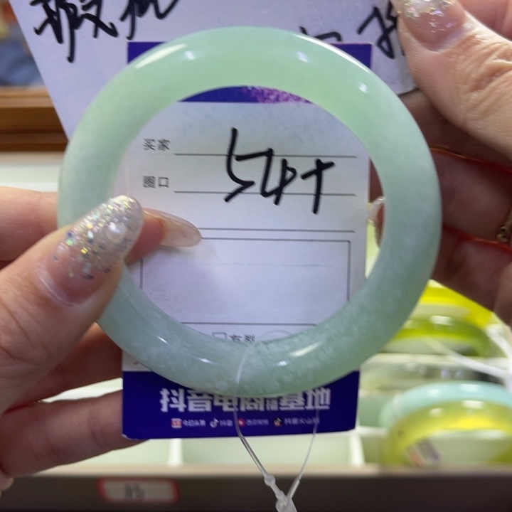 蛇纹石玉未镶嵌手镯350